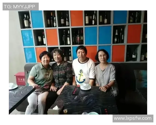 日本足球明星欢聚一堂精彩瞬间分享与回忆的聚会盛况