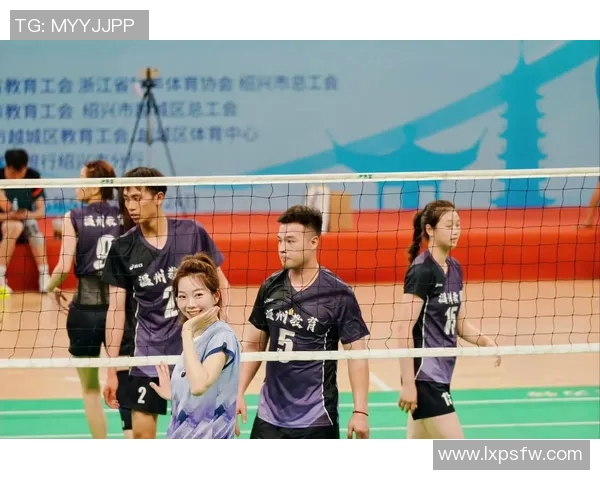 深圳排球队的默契配合揭秘：排球场上的团队精神与战术分析