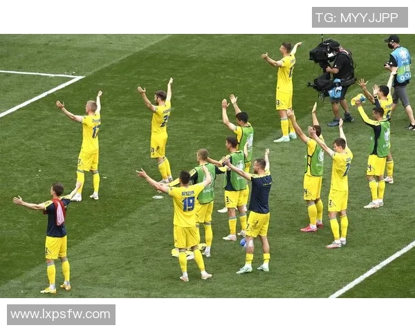 深圳足球队在欧锦赛中的团队协作表现分析与点评