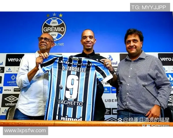 美国足球明星的父亲如何影响了他的职业生涯与成长历程